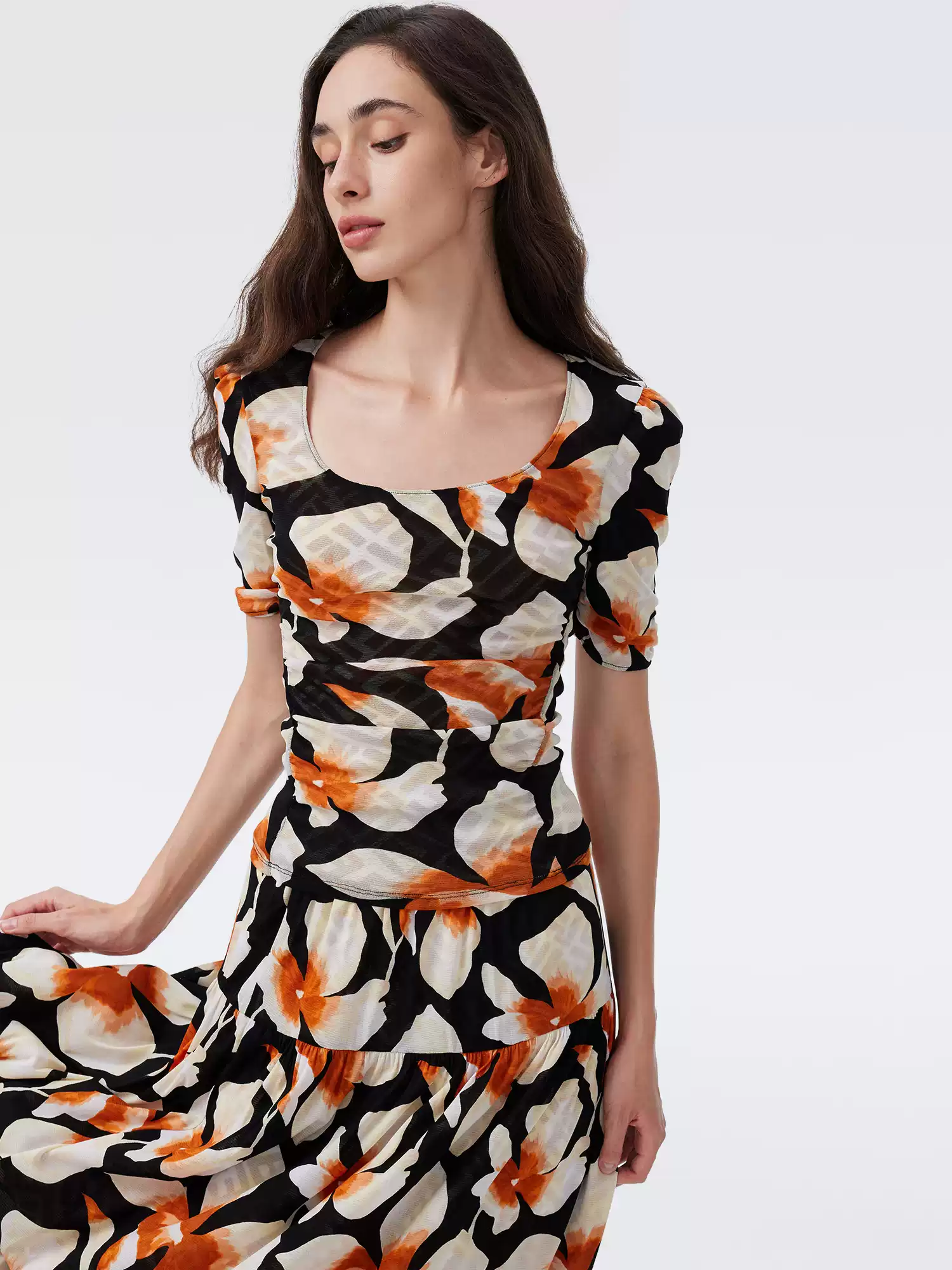 DVF Fall 2026 Reversible Printed Top & Skirt Set - photo 3