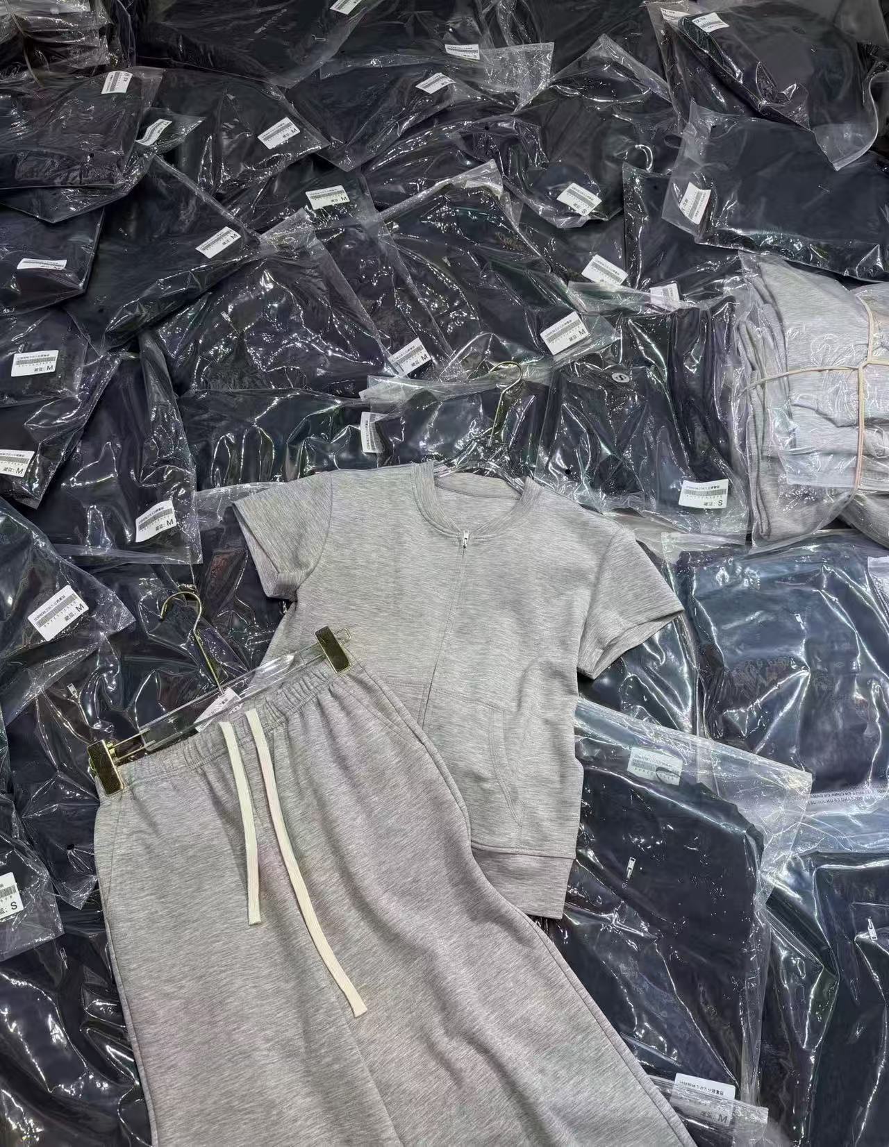 Parcel packing and shipment scene 6