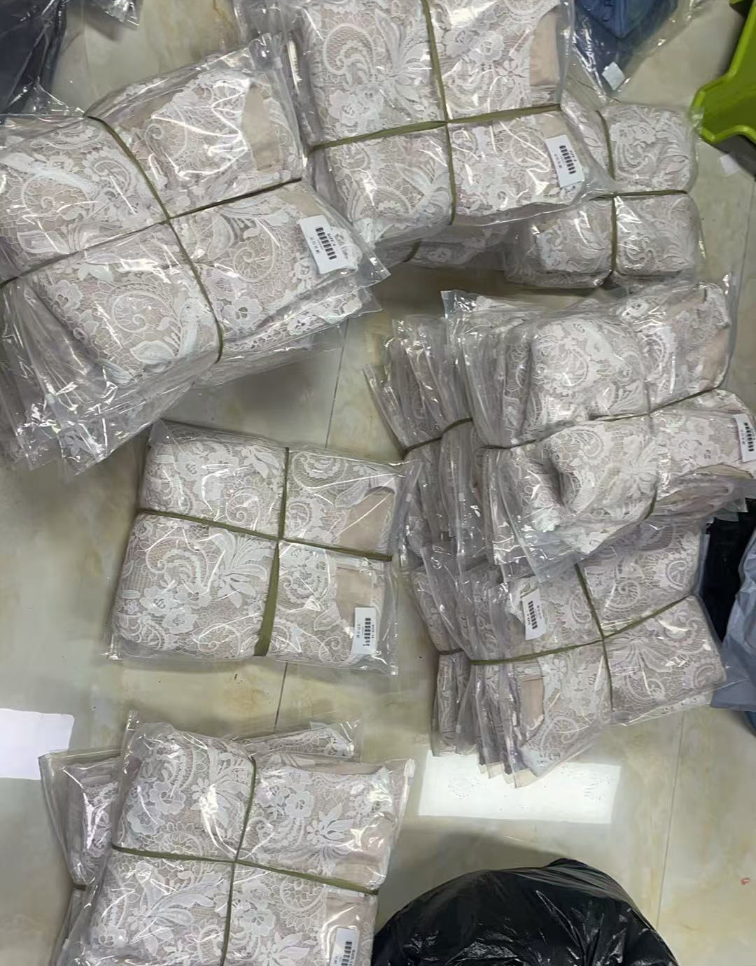 Parcel packing and shipment scene 8